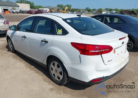 2015 Ford Focus S z USA, uszkodzony, nr VIN 1FADP3E26FL217266